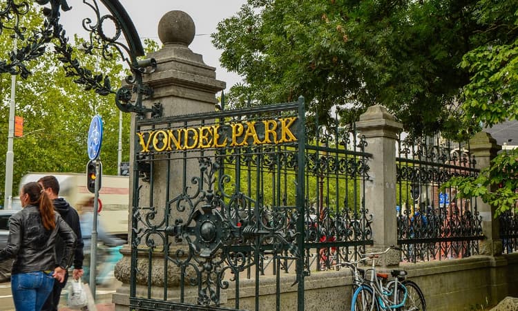 Amsterdam limits access to Vondelpark to control crowds and prevent parties