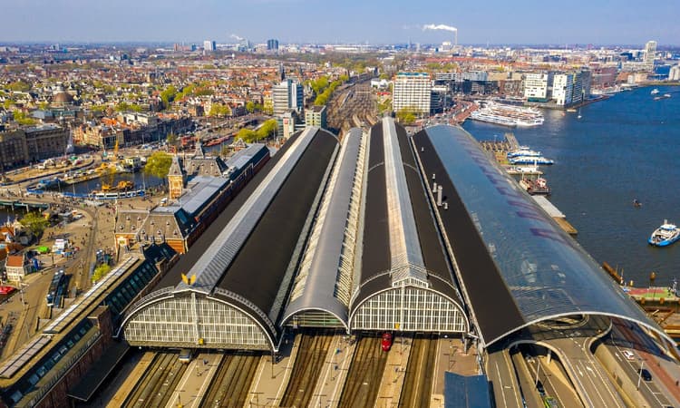 Amsterdam Centraal ranked as one of Europe’s best train stations