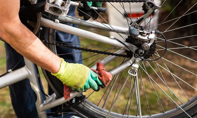 Welcome to the bike wash! World’s first fietsenwasserette opens in Amsterdam