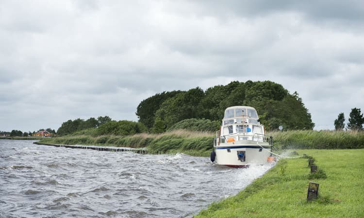 [Video] Dutch storm creates chaos 