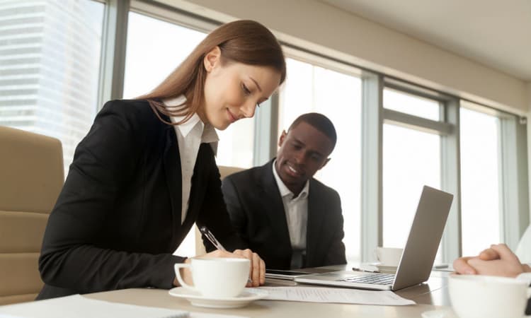 10 things to check before signing an employment contract