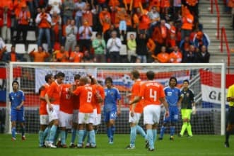 Does sport bring people in the Netherlands together?