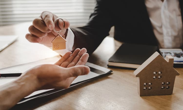 Mortgage adviser vs bank. Which is better?