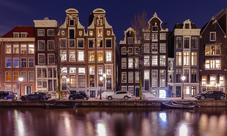 Dutch house prices experience largest month-on-month drop since 2013