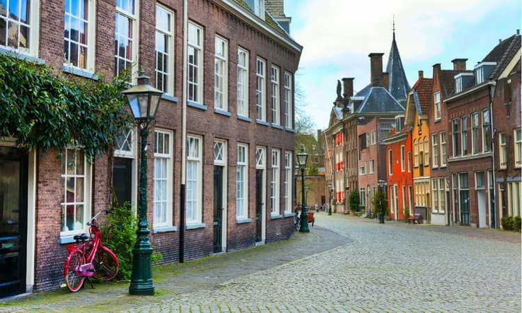 Renting vs buying a house in the Netherlands
