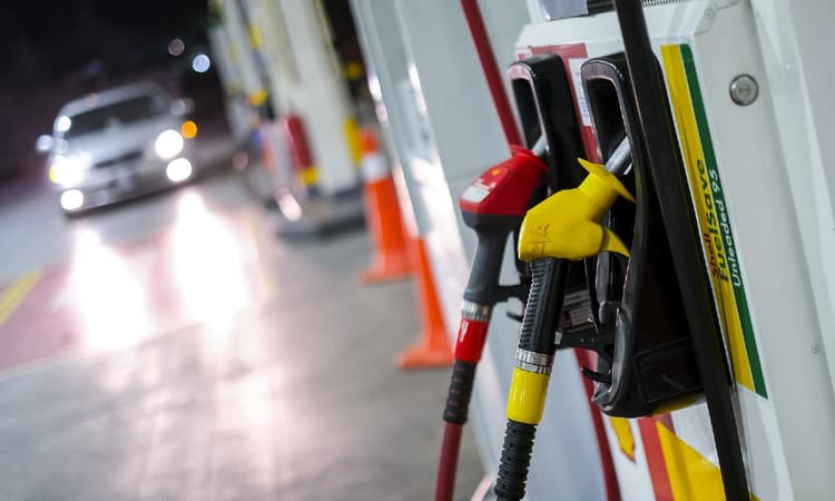 Dutch petrol prices likely to rise as EU boycotts Russian oil