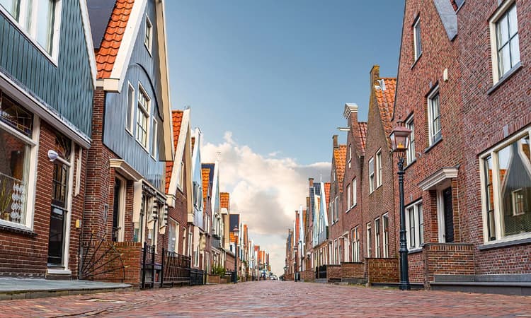 Government to make it easier for people in the Netherlands to buy a home