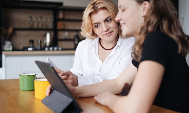 10 Tips to help your child with their college search