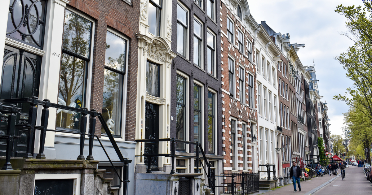 Locals overbid by more than internationals when buying Dutch home