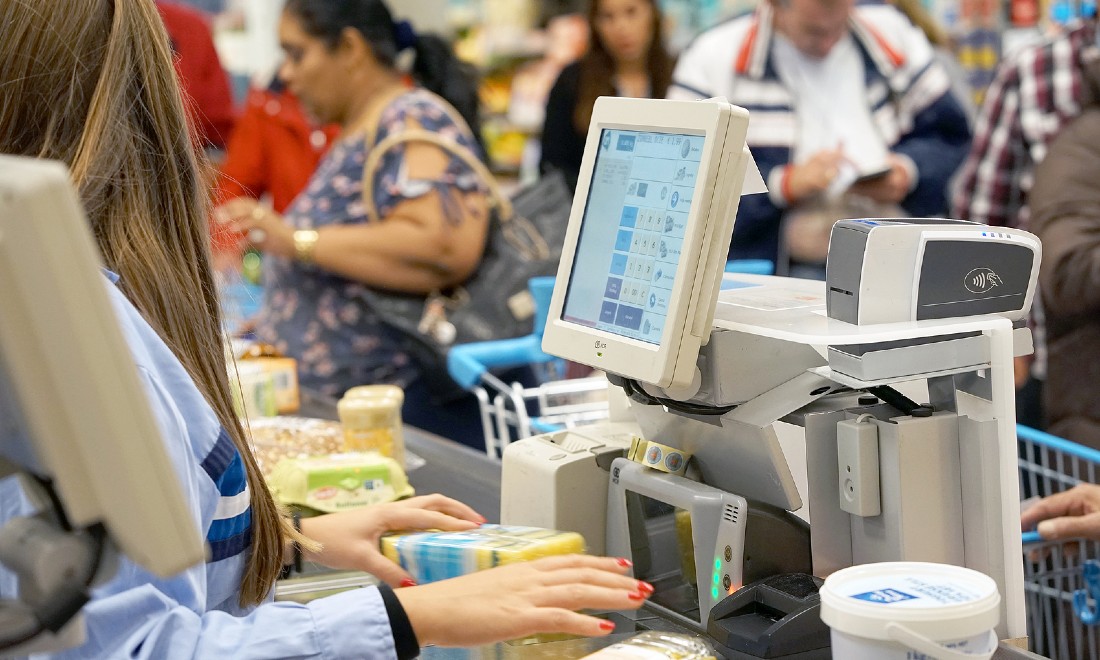Coronavirus Christmas bonus for supermarket workers in the Netherlands