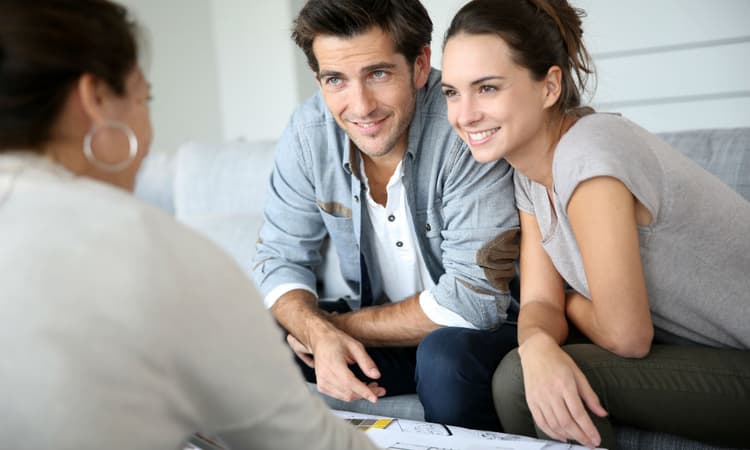 5 reasons why you should have a real estate agent sell your house