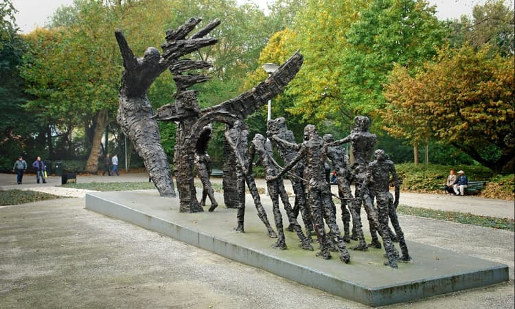 Amsterdam apologises for slavery, will the Dutch government follow?