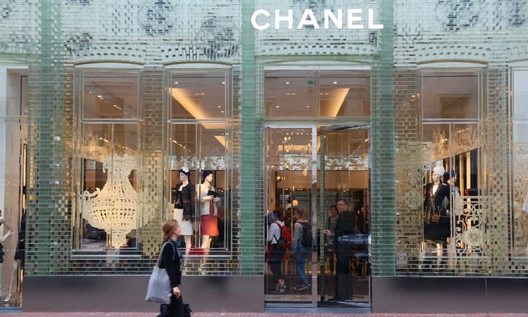 Apparently, the Dutch just keep on getting richer...