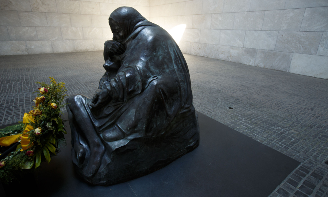 What is the National Day of Mourning in Germany (Volkstrauertag)? 