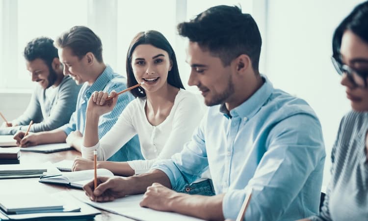 Loonzorg: Expat health insurance policies for international students