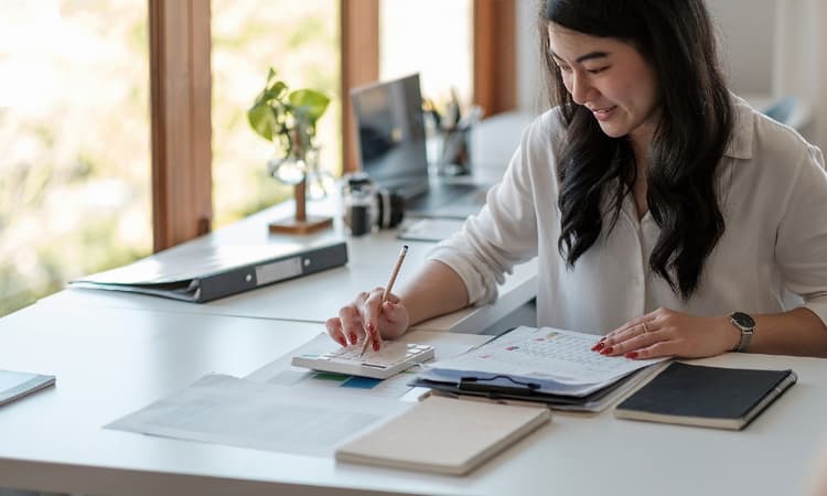 Calculate your tax refund with Aangifte24