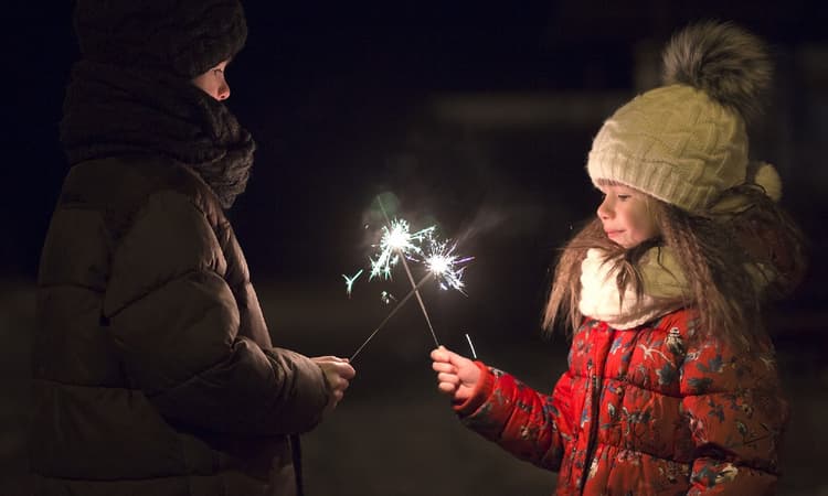 Dutch fireworks safety campaign says sparklers aren’t safe for kids