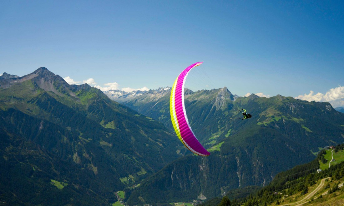 Come and fly with Paragliding Holland in the Italian Alps
