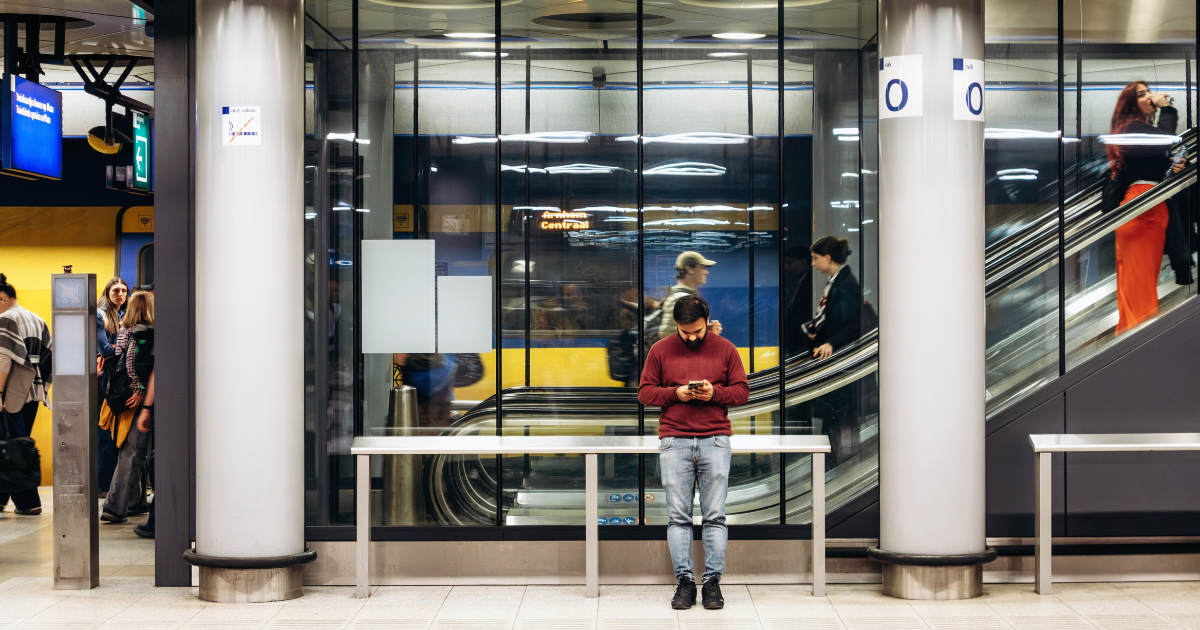 Dating apps plunge in popularity in the Netherlands as singles ditch Tinder