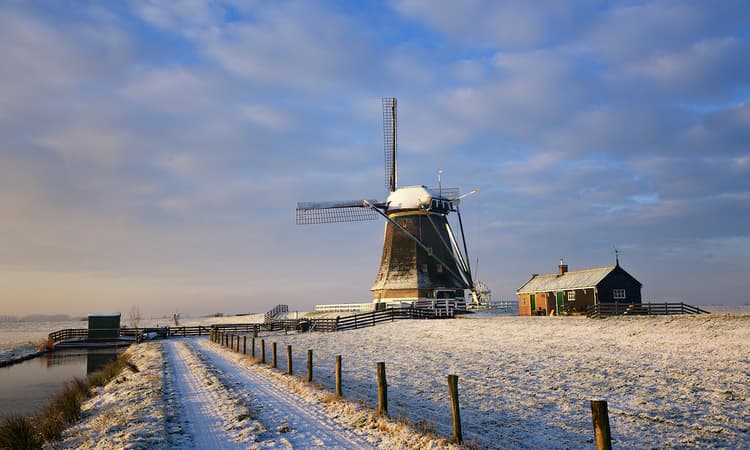 First snowfall of the winter season in the Netherlands