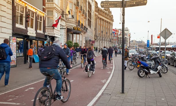 Amsterdam cyclists are (surprisingly) well behaved