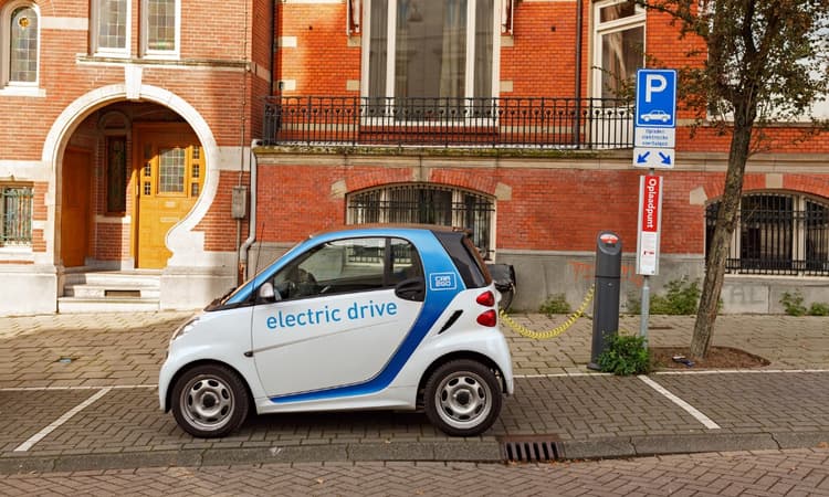 Dutch students working on technology to charge a car in two minutes!