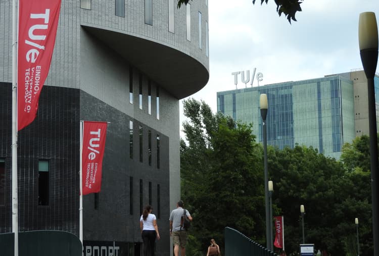 Government to limit number of English-language courses at Dutch universities