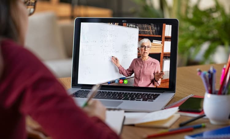 Online learning: its advantages and its future