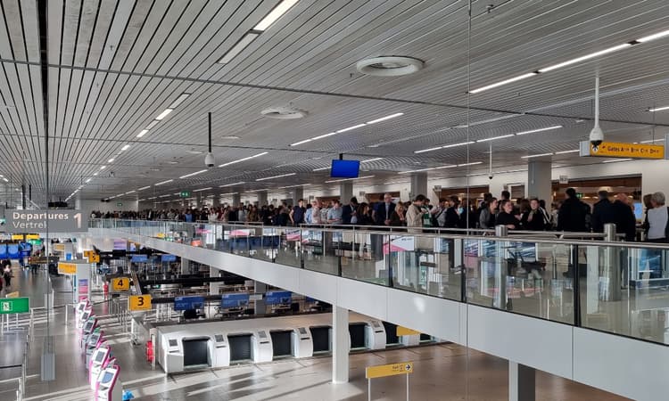 Measures in place at Schiphol to limit disruption during May holiday 