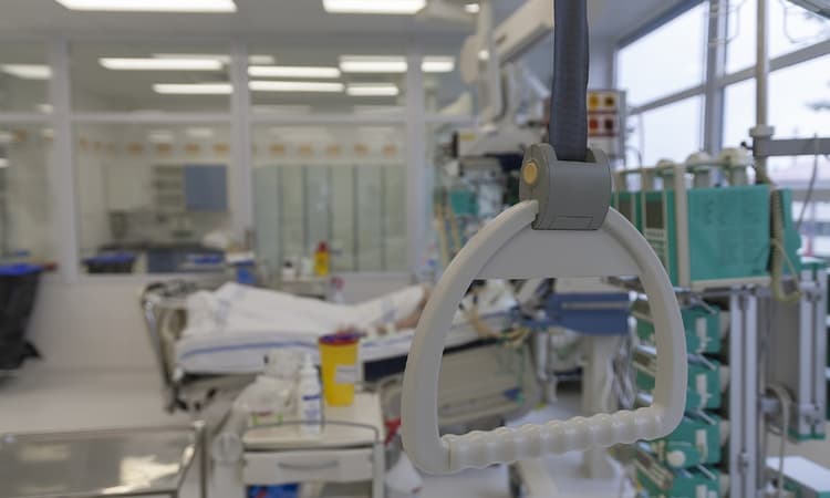 140.000 operations postponed and hundreds more dead due to coronavirus