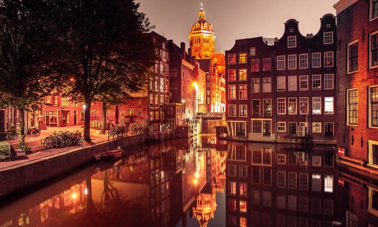 “Red Light District” to disappear from signposts in Amsterdam