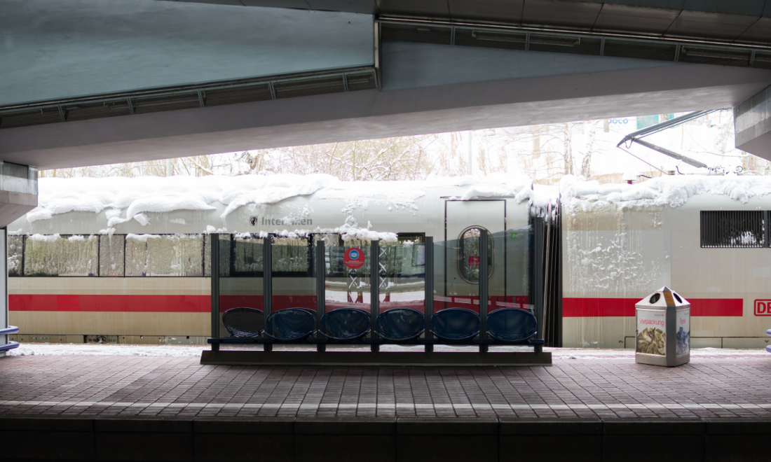 Heavy snow causes transport disruption in southern Germany