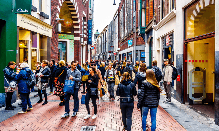 Dutch consumers spend less despite growing purchasing power