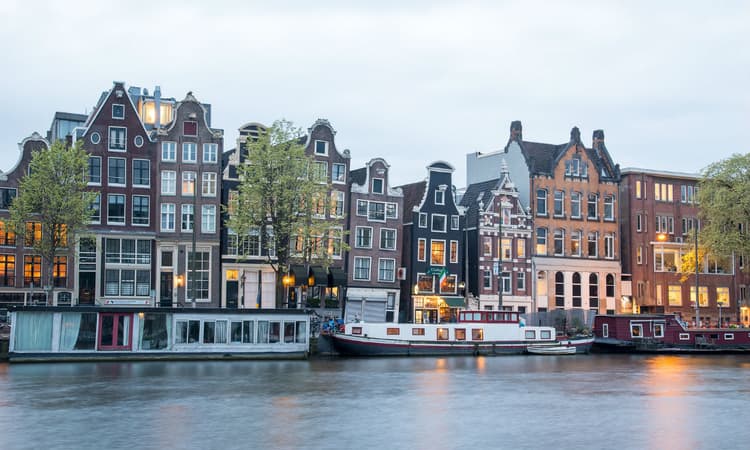 UBS Global Real Estate Bubble Index: Amsterdam at risk
