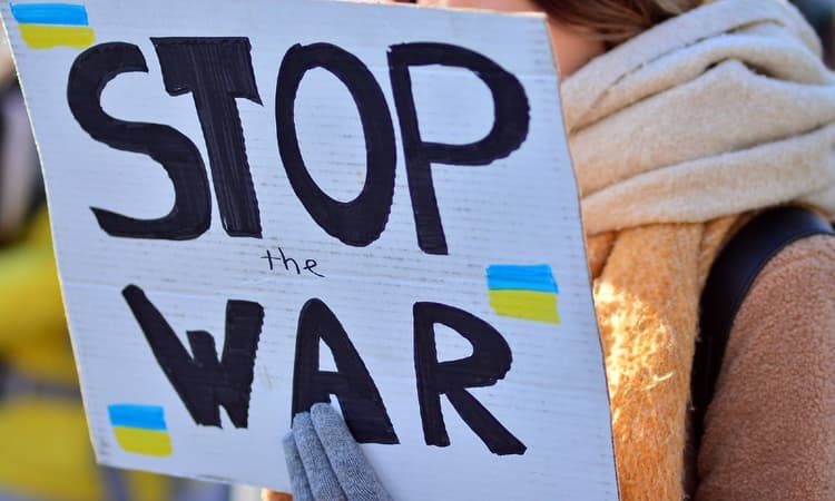 The Netherlands shows support for Ukraine as first refugees arrive