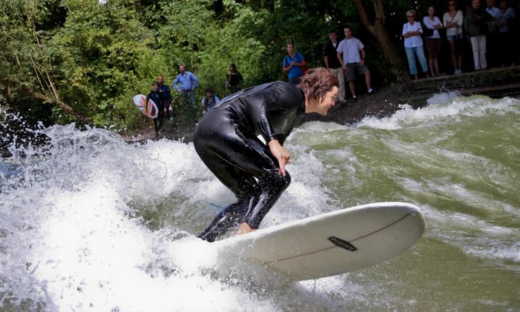 Rotterdam to open surfing centre in July