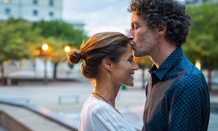 Did you accompany your partner to the Netherlands? Take this survey!