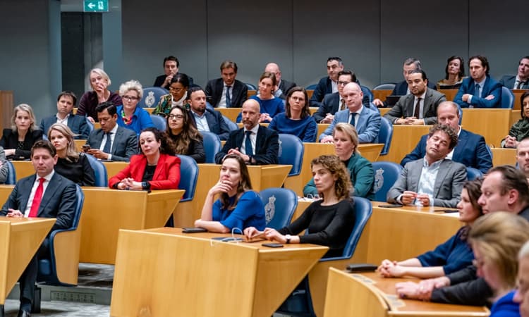 Dutch politicians consider allowing ban on undemocratic parties
