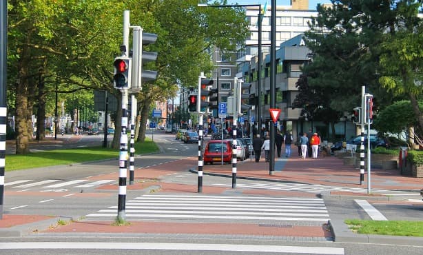 Tilburg launches app trial to help the elderly cross the road
