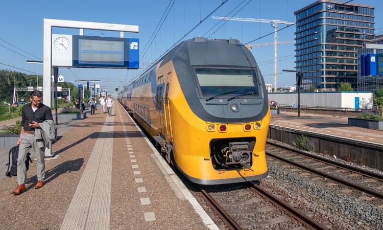 Smoking to be banned at all Dutch train stations this year