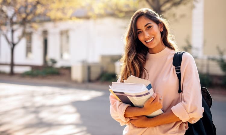 More expat children to benefit from student finance, rules Amsterdam District Court