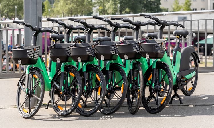 TU Delft’s new paving stones that charge your e-bike installed in Arnhem 