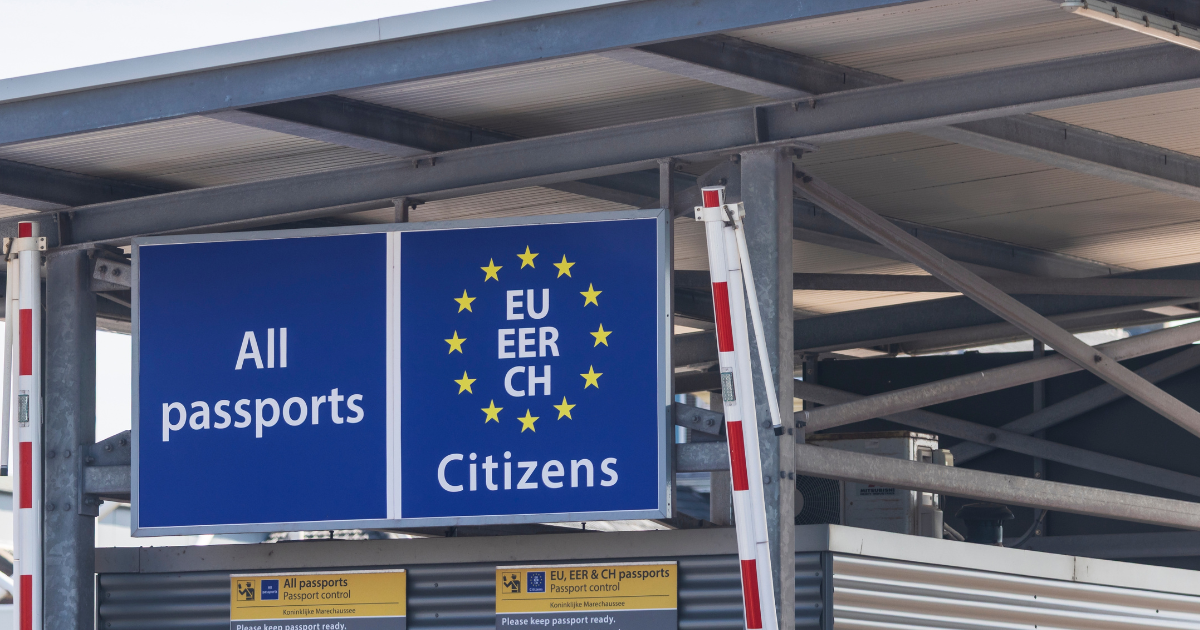 EU border delays hit 5 hours as ETIAS scam sites spread