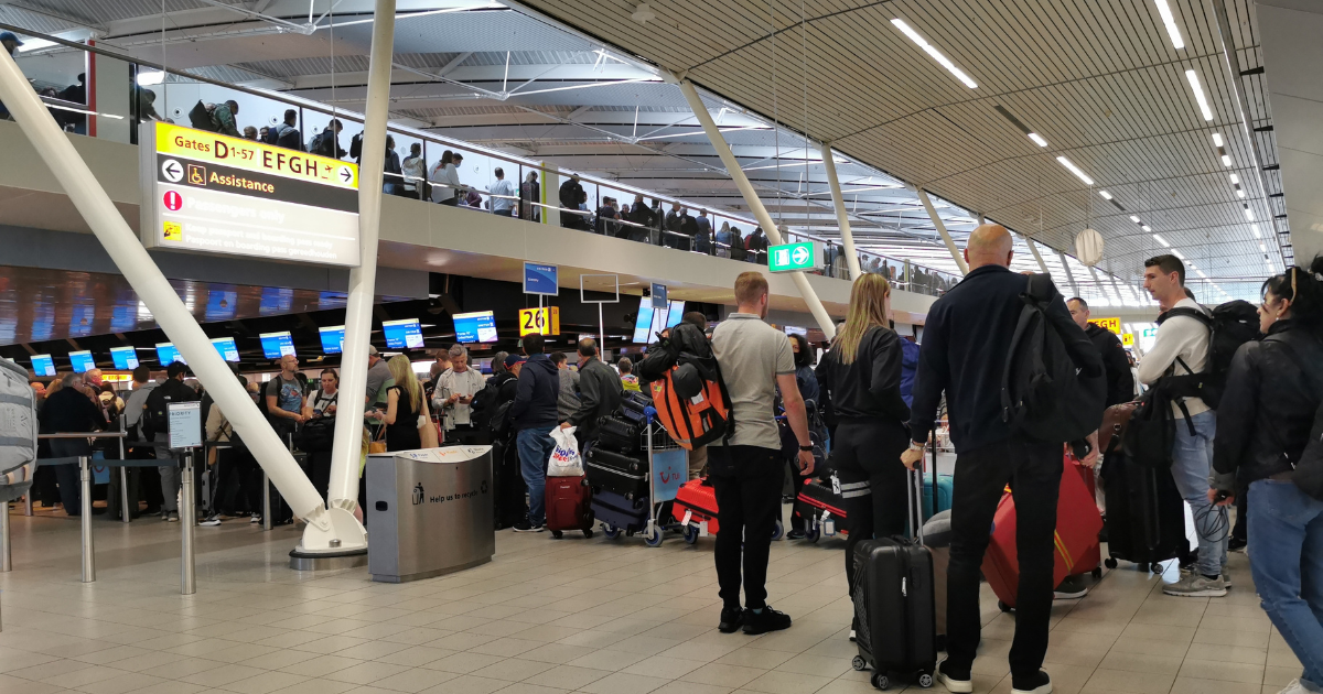 Why non-EU travellers now wait 2 hours at Schiphol 