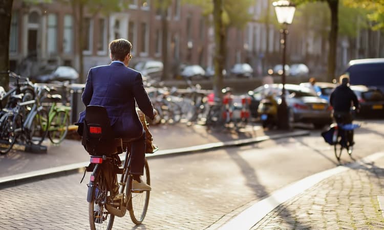 Integrating into Dutch society as an American expat:  A beginner’s guide