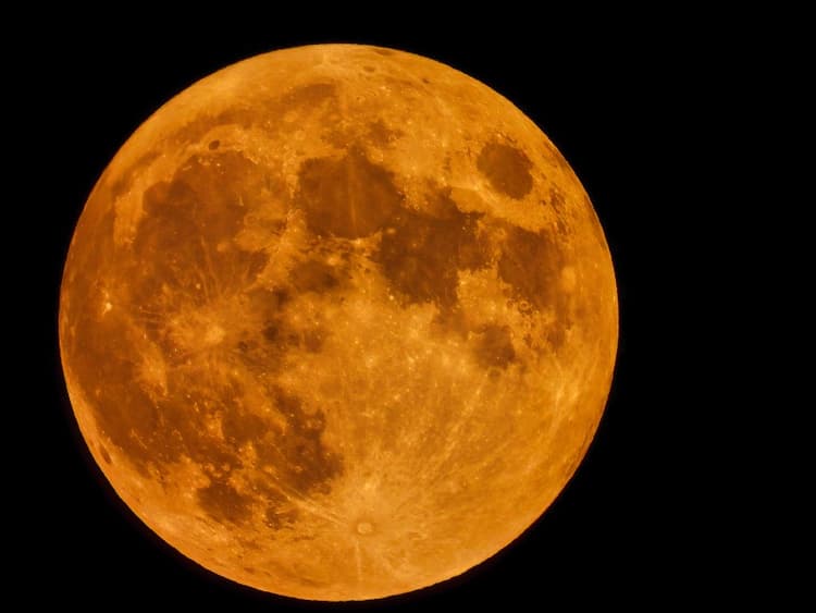In pictures: King’s Day’s orange super moon