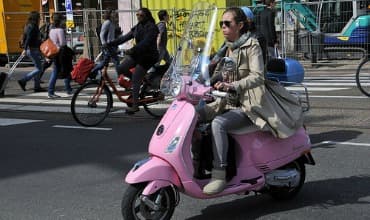 Snorfietsers regularly break speed limit