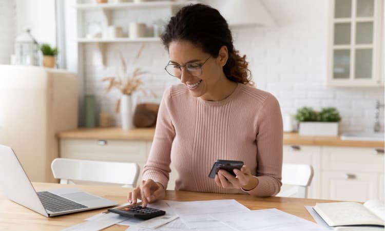 Self-employed vs. employee in the Netherlands: How do you pay US expat taxes?