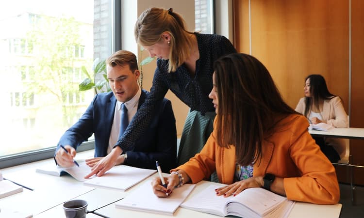 Learn Dutch, Italian, English, or any of the other 9 languages UvA Talen has to offer!