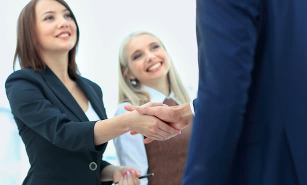 Changing employers as an expat in the Netherlands: 3 transition examples